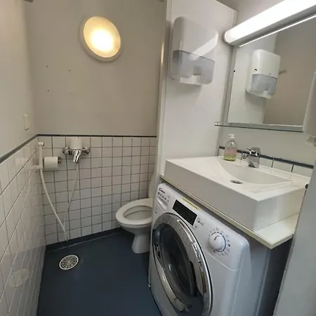 旅馆 Office House Services 663 *